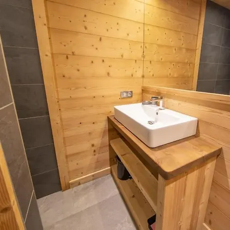 14p Vue Lac, Et Sauna Chalet