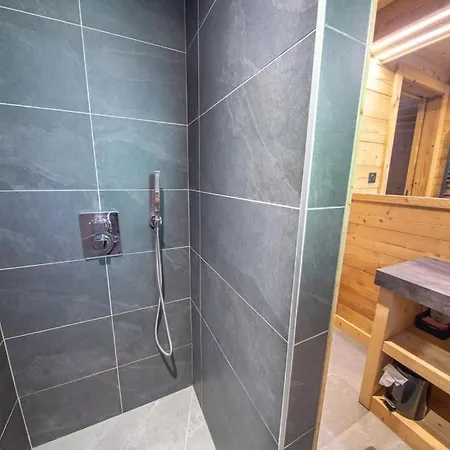 14p Vue Lac, Et Sauna Chalet